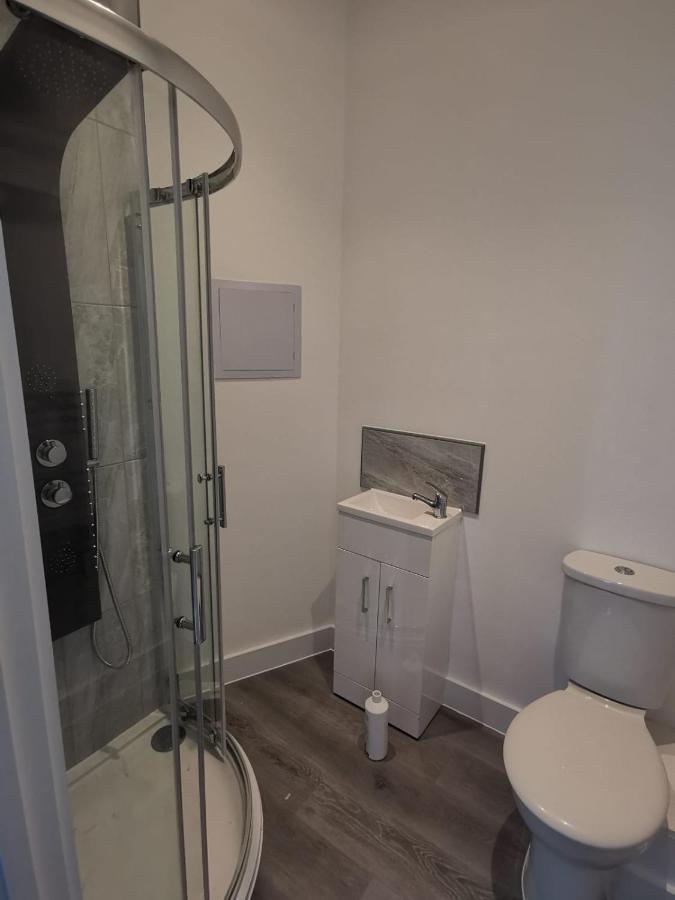 Marine Villa Hotel & Suites - Close To Beach, Train Station & Southend Airport エクステリア 写真