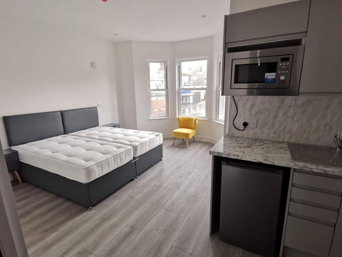 Marine Villa Hotel & Suites - Close To Beach, Train Station & Southend Airport エクステリア 写真