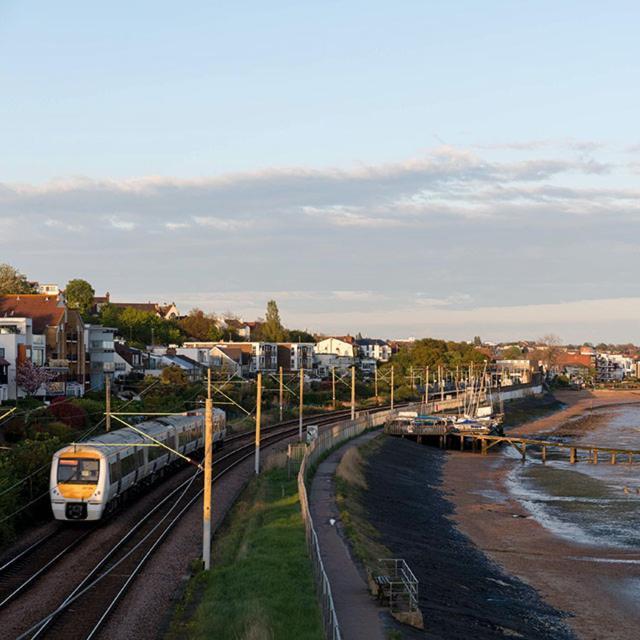 Marine Villa Hotel & Suites - Close To Beach, Train Station & Southend Airport エクステリア 写真