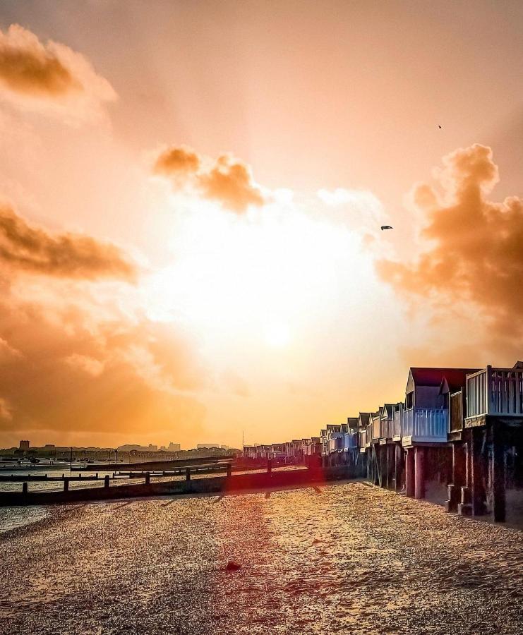 Marine Villa Hotel & Suites - Close To Beach, Train Station & Southend Airport エクステリア 写真