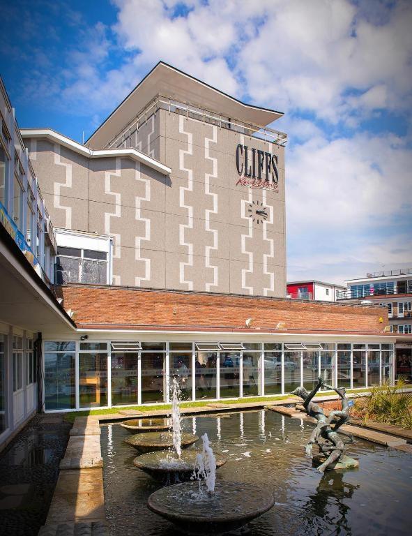 Marine Villa Hotel & Suites - Close To Beach, Train Station & Southend Airport エクステリア 写真