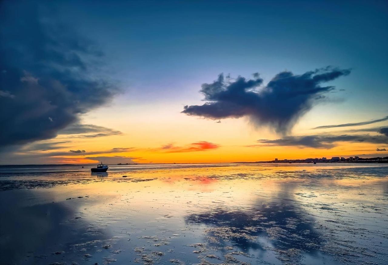 Marine Villa Hotel & Suites - Close To Beach, Train Station & Southend Airport エクステリア 写真